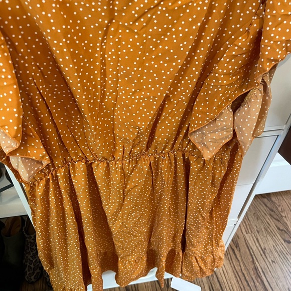 Yellow with white polkadots flutter sleeve dress - Picture 4 of 5